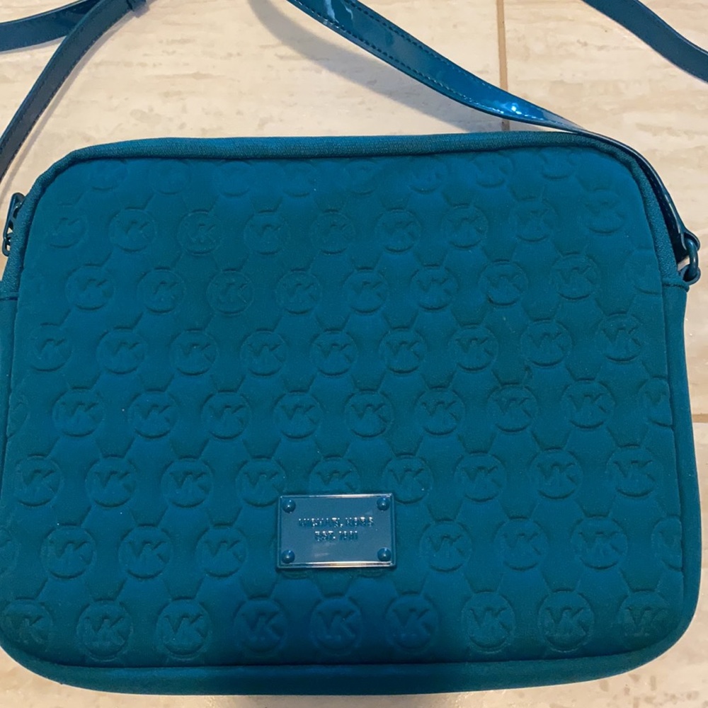 •Michael Kors Tablet Case• - Picture 2 of 6
